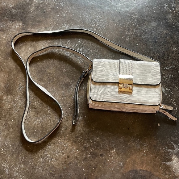 SR Squared White Crossbody Clutch Purse Wristlet - Picture 1 of 7